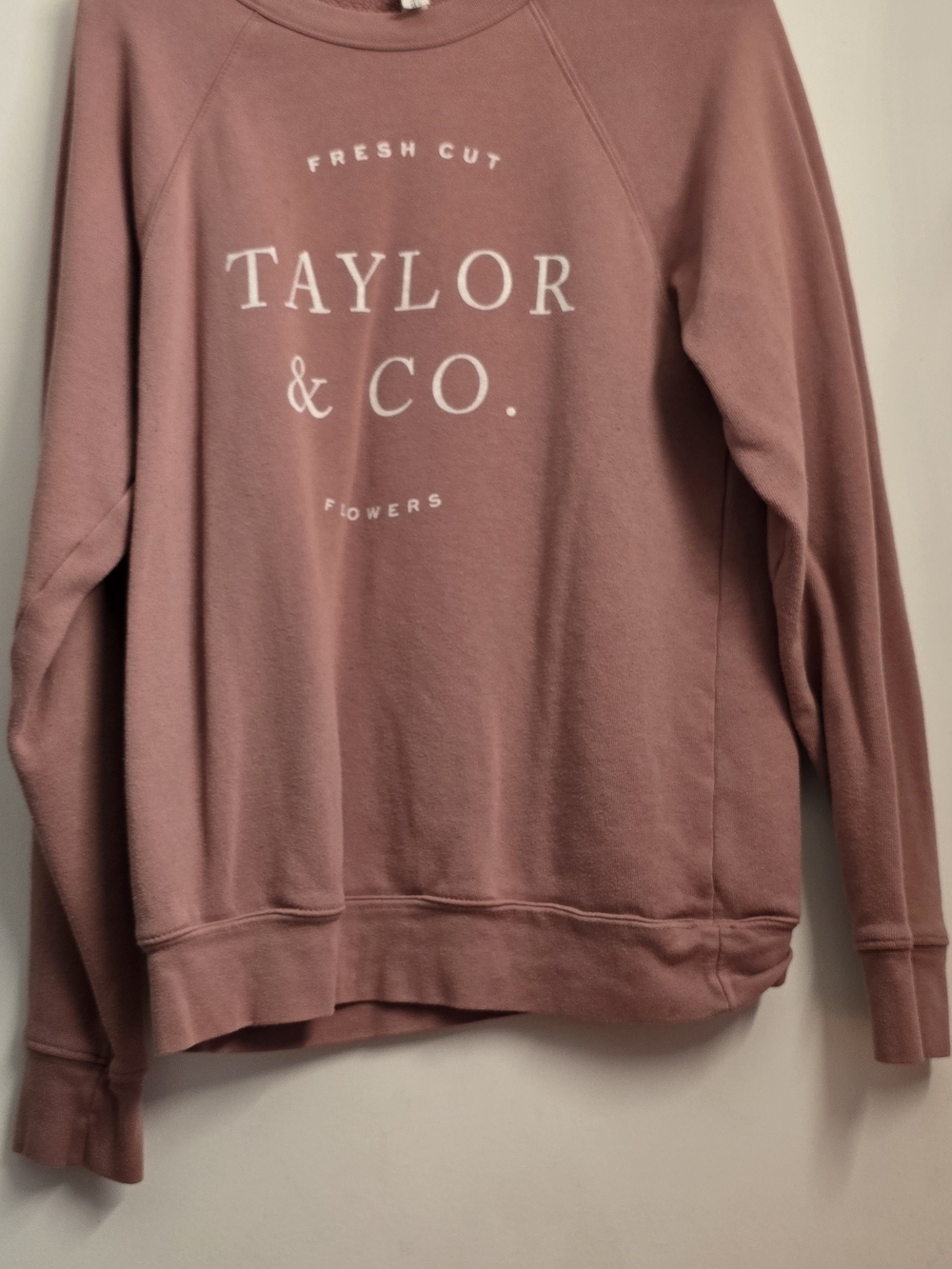 Taylor & Co. Women's Pink Floral Graphic Crewneck Fleece Pullover Sweatshirt L